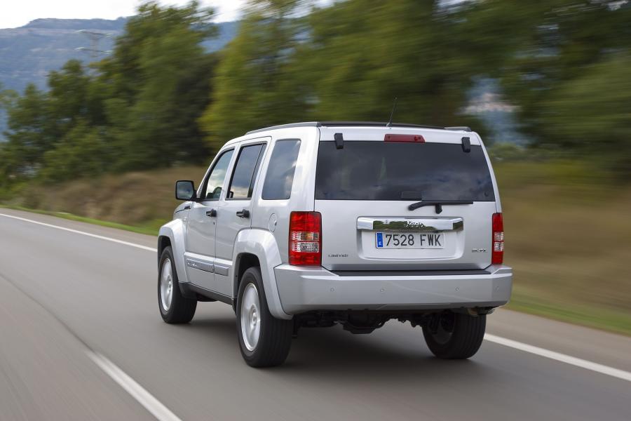  Jeep Cherokee 2008 года  (фото 38 из 161)